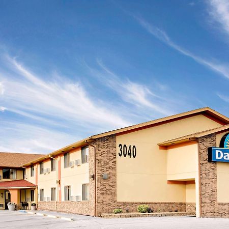 Days Inn By Wyndham Fort Dodge Exterior photo